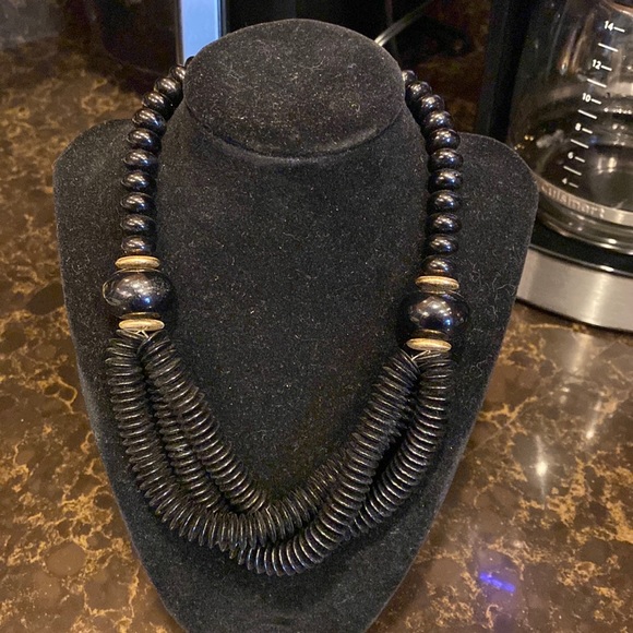 Tribari Jewelry - Tribari black & gold beaded bold beautiful necklace! Vintage!